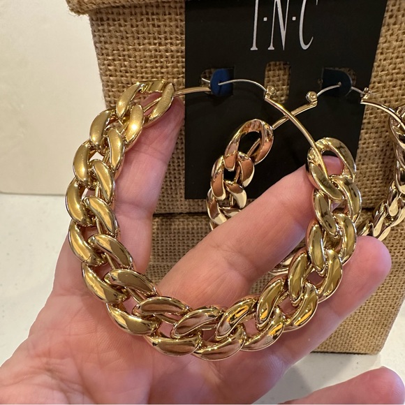 NWT INC International Concepts Hoop Earrings - gold tone Chain style BIG - Picture 9 of 12